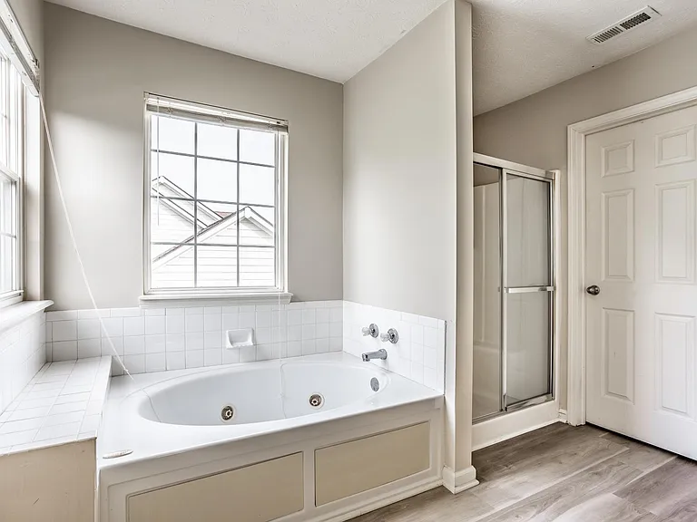 6765 Woodcliff Cir — Photo 25