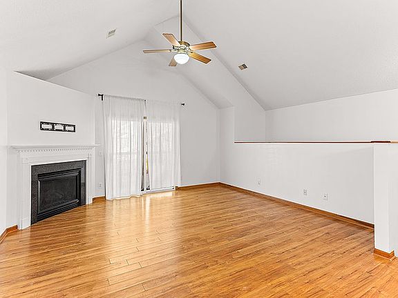 5th image of 210 Marigold Cir