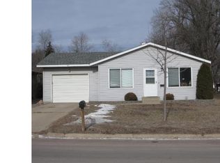 617 W Traverse Rd, Saint Peter, MN 56082