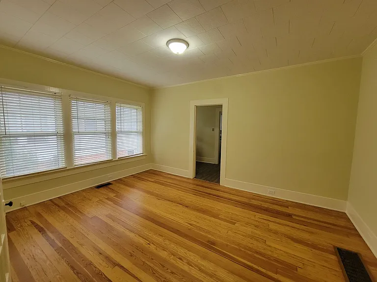 251 Archer St — Photo 9