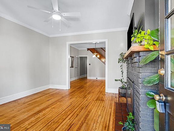 5th image of 218 W South St