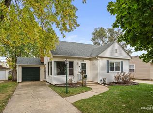 843 Spruce St, Aurora, IL 60506