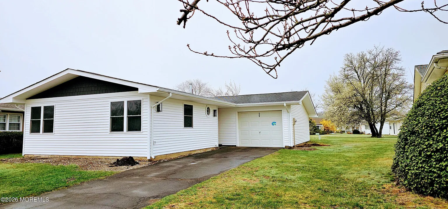 56 Darley Circle photo 1