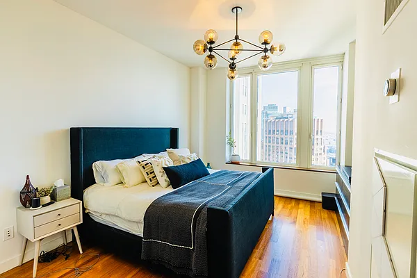 Rented by SERHANT. | media 20