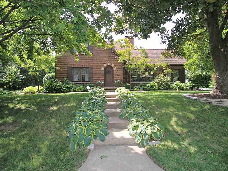 1st image of 400 W Crestwood Dr