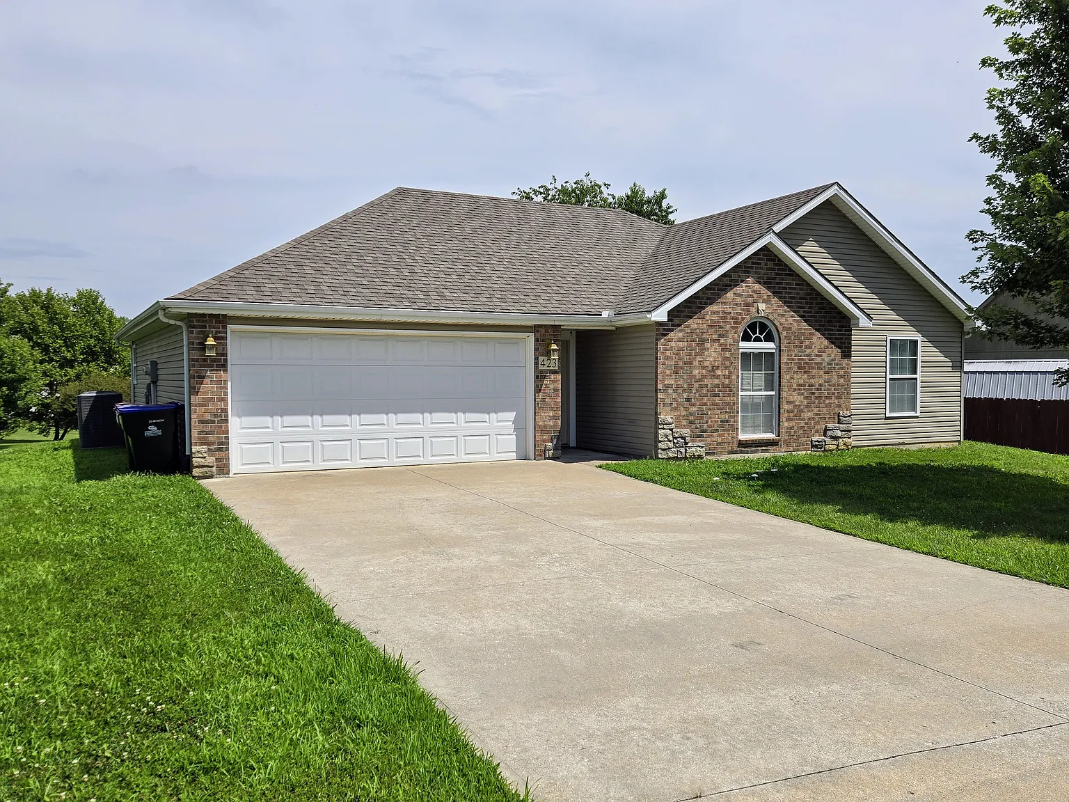 3 bed, 1288 sqft, $1,750 — Photo 1