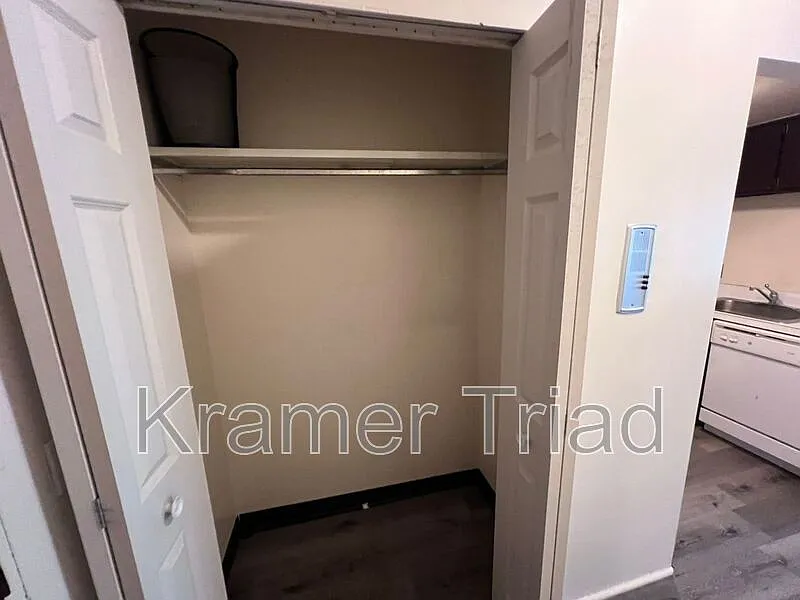 1 bed, 1.0 bath, 392 sqft, $1,600 — Photo 2