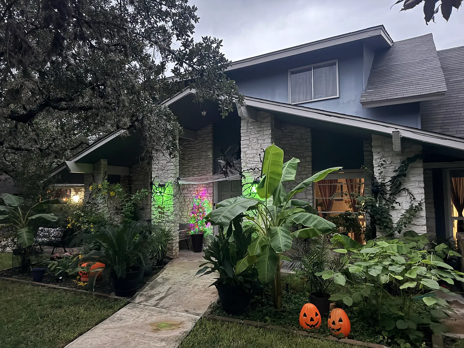 4 bed, 4.5 bath, 3600 sqft, $4,300 — Photo 4