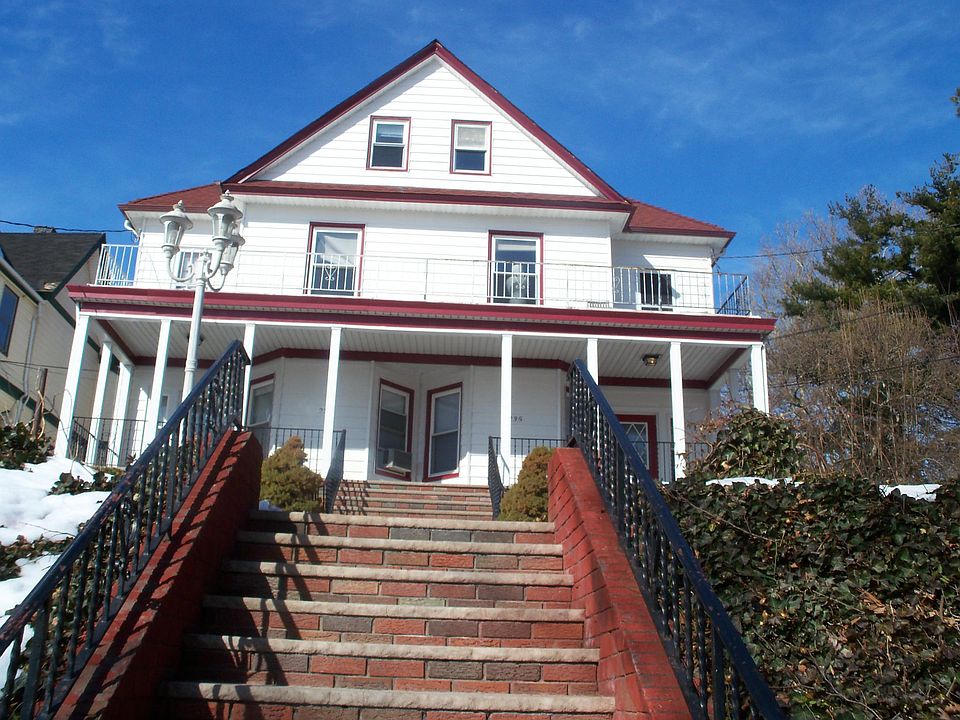 4 Family House - 1st Floor Apartment Available