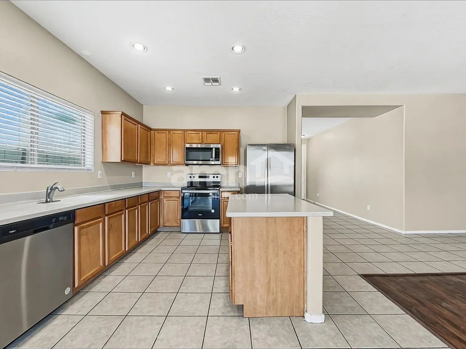 3 bed, 2.0 bath, 2002 sqft, $2,005 — Photo 3