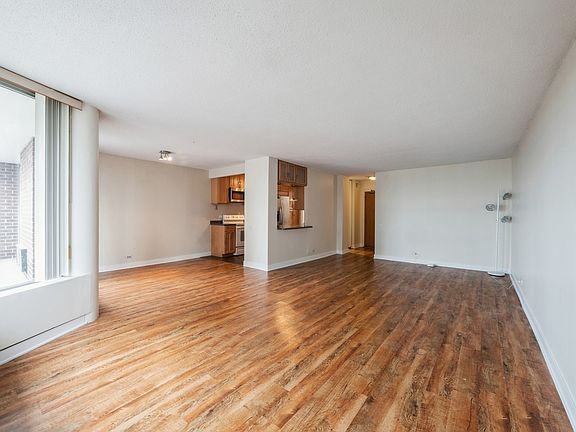 3rd image of 4170 N Marine Dr APT 8D