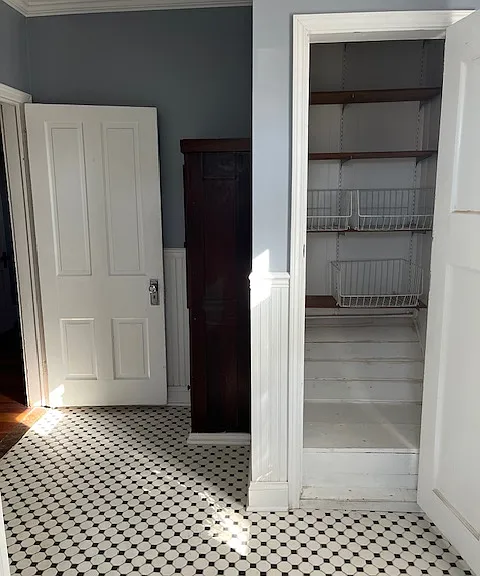 Upstairs full Bathroom