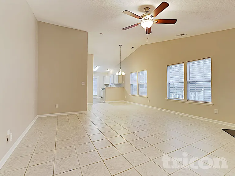 3010 Great Falls Dr — Photo 2
