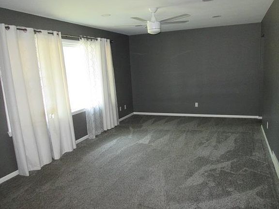 4th image of 706 Lawn Dr
