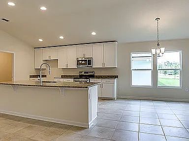 4th image of 614 Seville Parkway St
