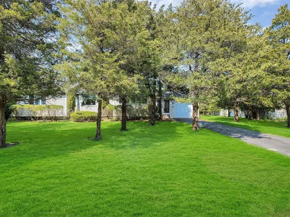 11 E Point Lane, Hampton Bays, NY 11946