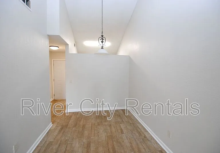 2443 N Seabury Pl — Photo 6