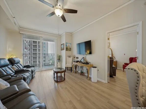 1 TOWERS PARK LN #1513, San Antonio, TX 78209