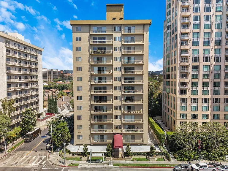 10747 Wilshire Blvd #902 — Photo 18