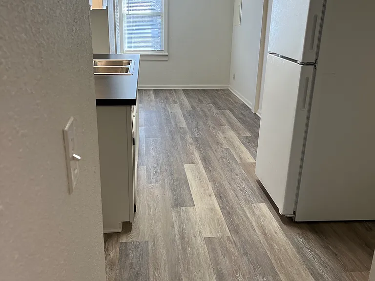814 S Crysler Ave — Photo 5