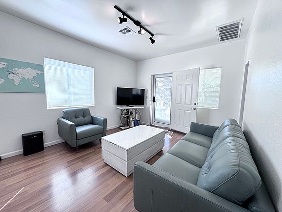 2nd image of 520 Cypress Ave #520