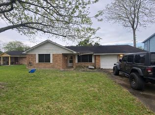 104 Oriole Ln, Angleton, TX 77515