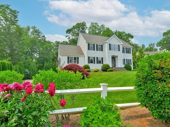 24 N Pond Ter, North Attleboro, MA 02760