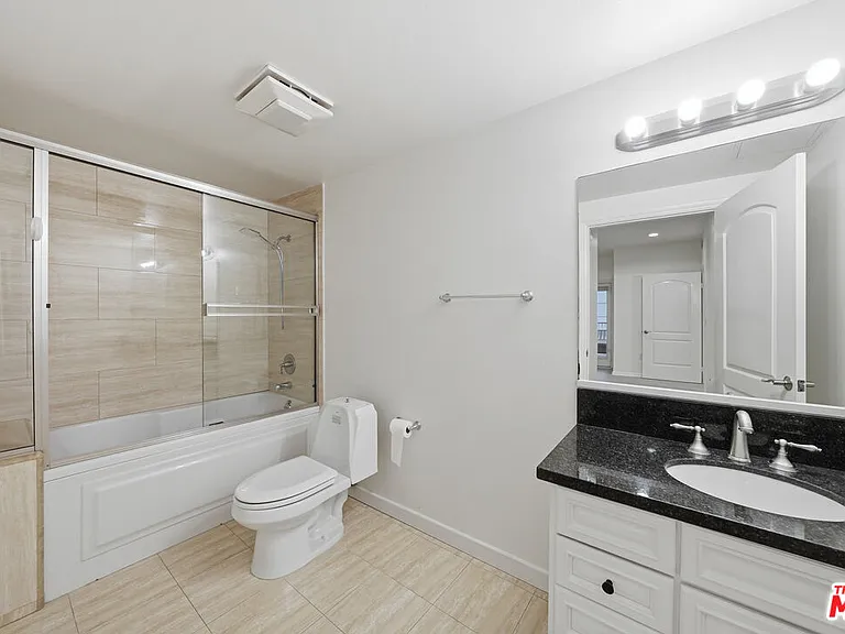 1037 S Fedora St #204 — Photo 6