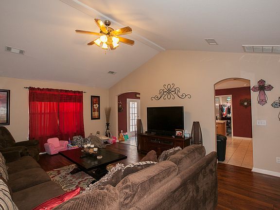 Access to kitchen from living