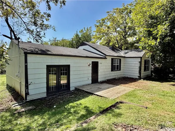 7727 E 55th St, Kansas City, MO 64129