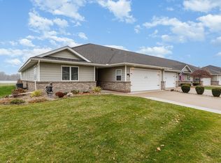 528 Breaker Cove Dr, Bay City, MI 48708