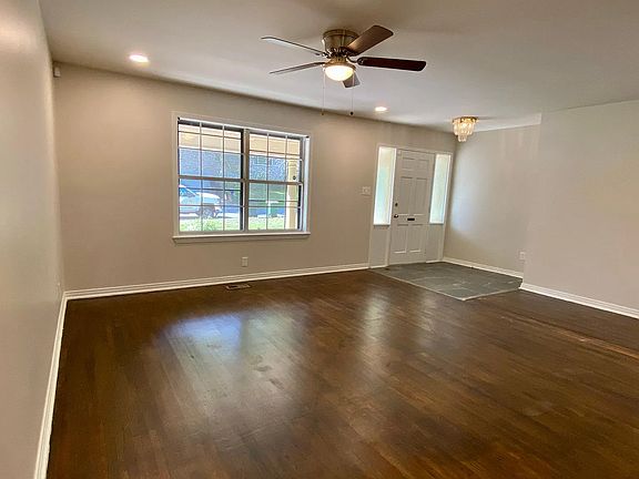 Main Level Living Room
Front Door