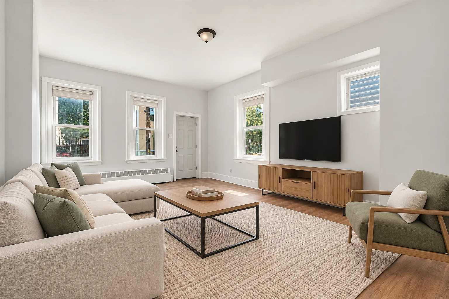 3 bed, $1,595 — Photo 1