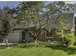 9820 W 101st St, Overland Park, KS 66212