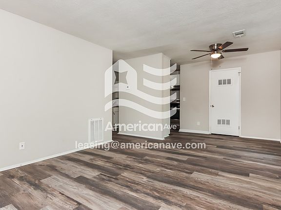 1339778_004_living_room_13969528.jpg