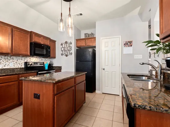 12130 Clara Ln, Pinehurst, TX 77362
