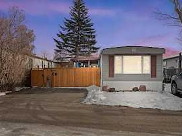 6724 17th Ave SE #97, Calgary, AB T2A 0W5