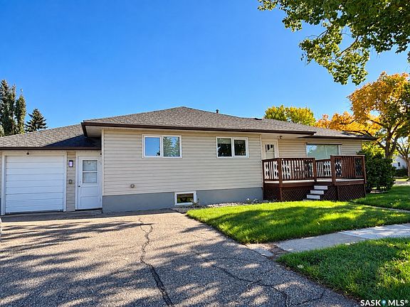 2nd image of 418 4th Avenue W