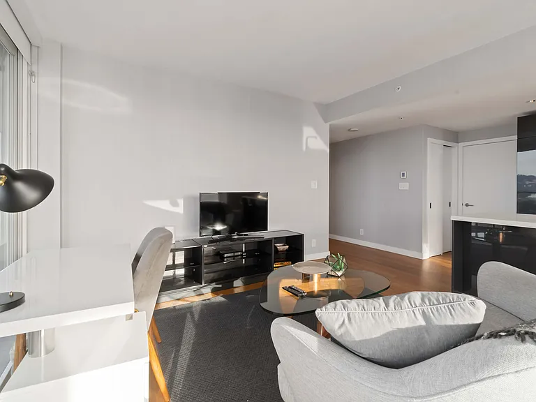 777 Richards St #D42 — Photo 8