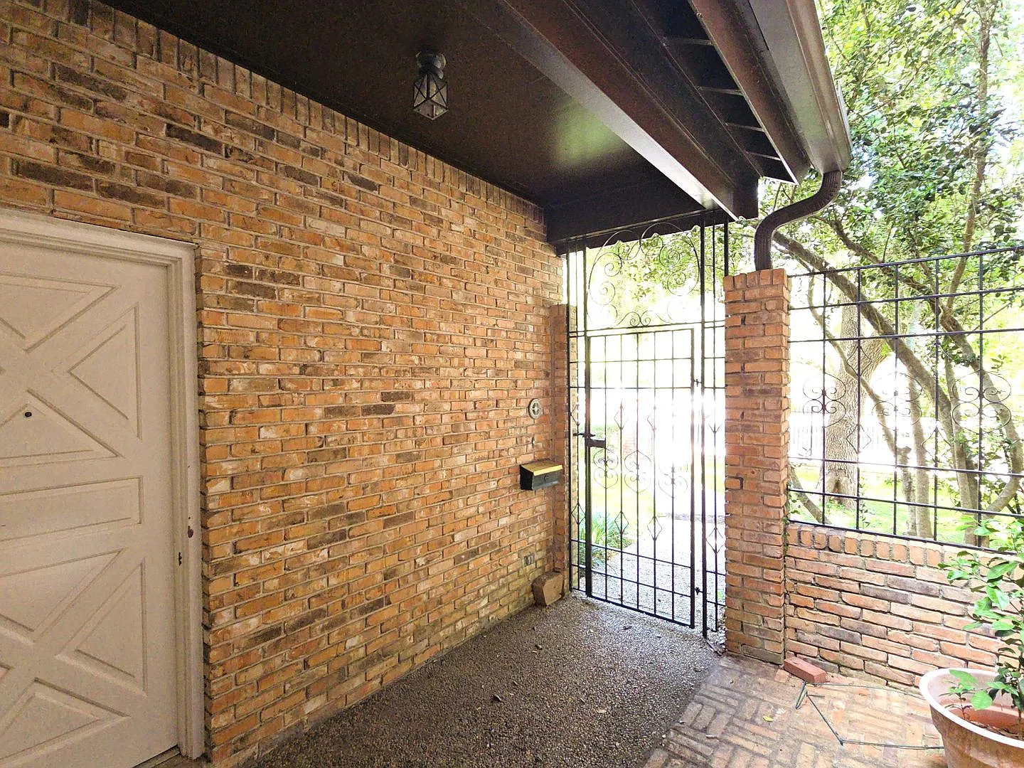9731 Briar Forest Dr **Ask About Our No Cash Deposit Option — Photo 2