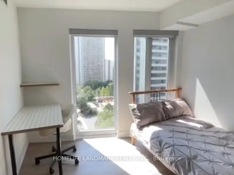 575 Bloor St E #907 — Photo 2