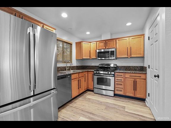 4th image of 2560 William Ave #2