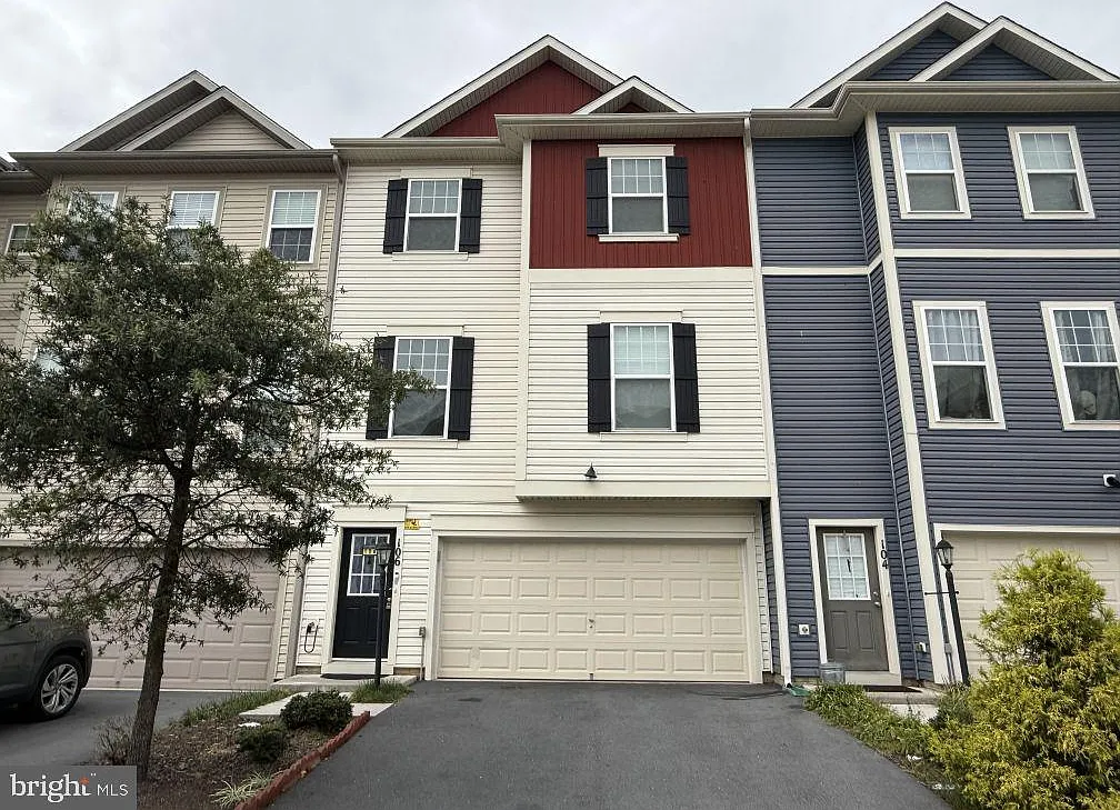 4 bed, 3.0 bath, 2770 sqft, $2,400 — Photo 3