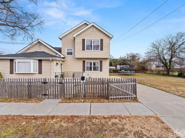 34 Briarwood Ave, Keansburg, NJ 07734