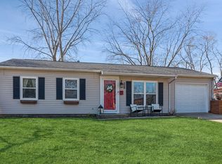 801 Sunset Cir, Streamwood, IL 60107