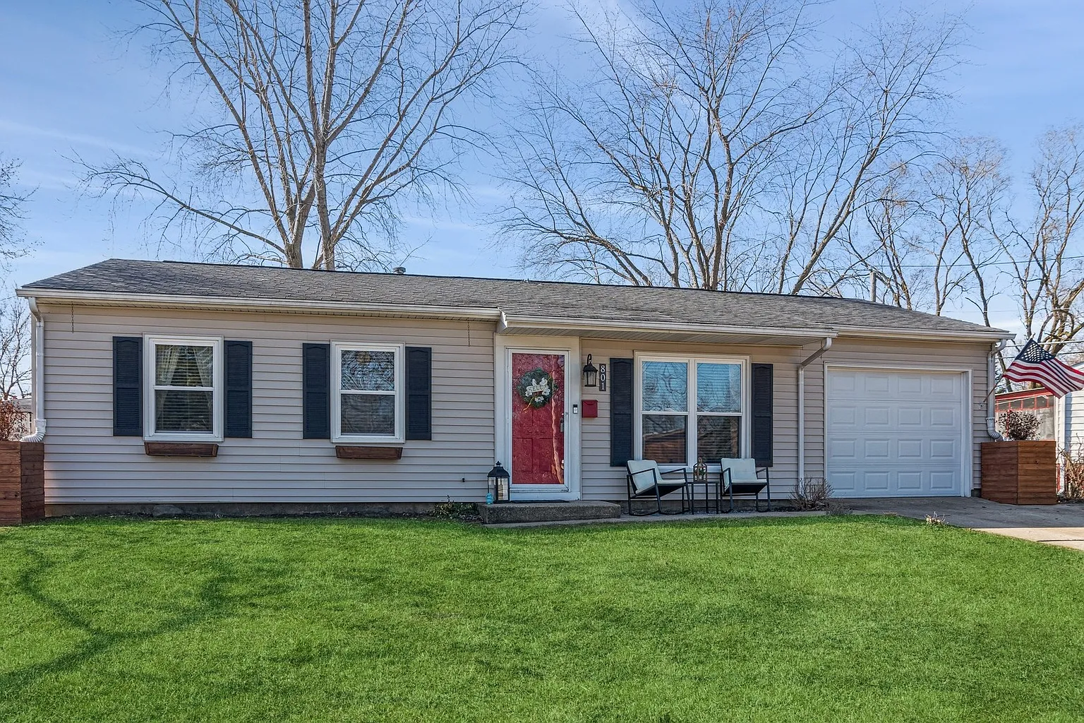 801 Sunset Cir photo 1