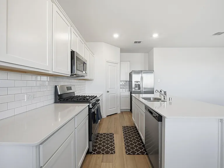 216 Post Oak St — Photo 3