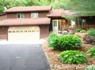 685 Sportsmans Valley Rd N, La Crescent, MN 55947