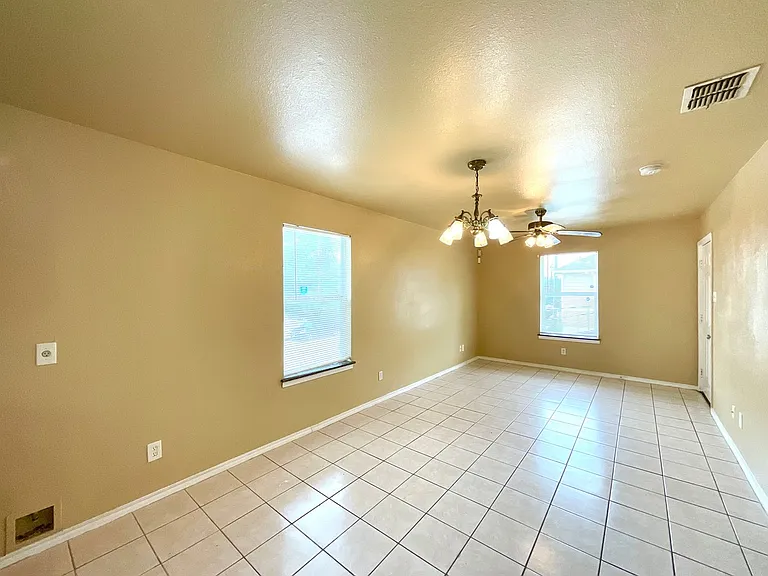 422 Amires Pl — Photo 10