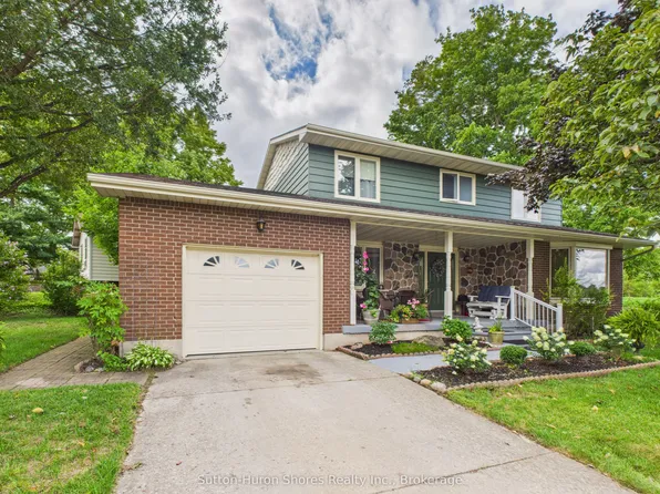 341 Wellington St, Saugeen Shores, ON N0H 2C4